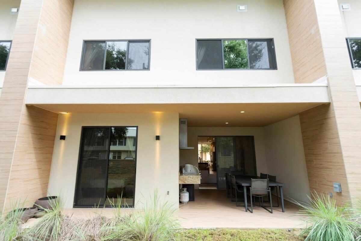 Stunning 4 Bd Close To Disney @ Magic Village Resort 7537 أورلاندو المظهر الخارجي الصورة